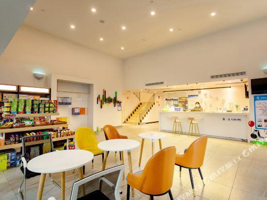 7 Days Inn (Chongqing Longtousi North Square of North Railway Station) — фото 1