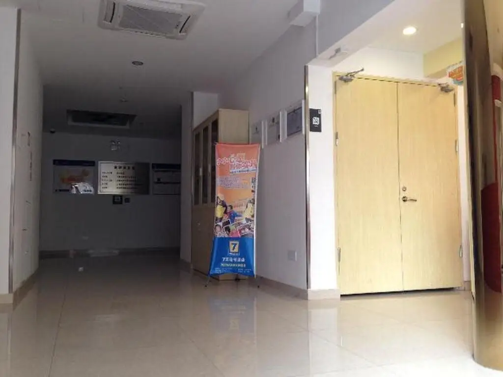 Шанхай: 7 Days Inn Shanghai Caoan Road Textile Market Fengzhuang Branch