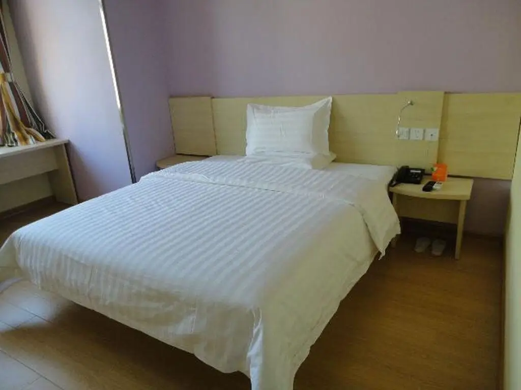 Шанхай: 7 Days Inn Shanghai Caoan Road Textile Market Fengzhuang Branch