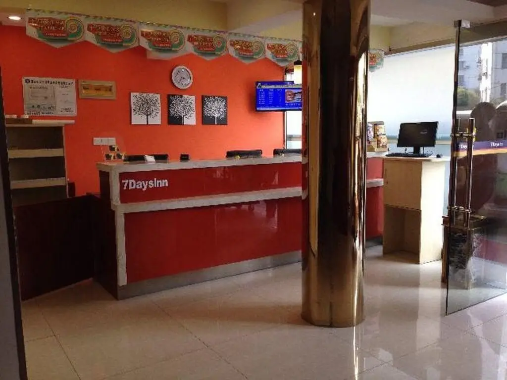 Шанхай: 7 Days Inn Shanghai Caoan Road Textile Market Fengzhuang Branch