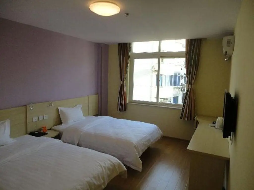 Шанхай: 7 Days Inn Shanghai Caoan Road Textile Market Fengzhuang Branch