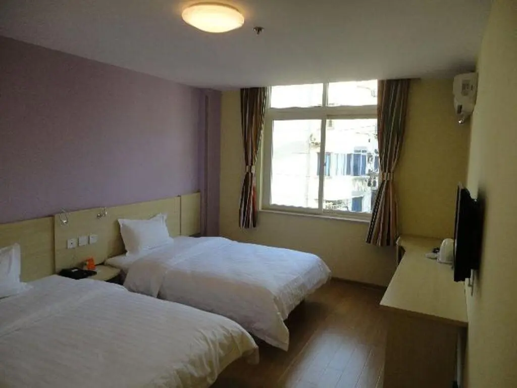 Шанхай: 7 Days Inn Shanghai Caoan Road Textile Market Fengzhuang Branch