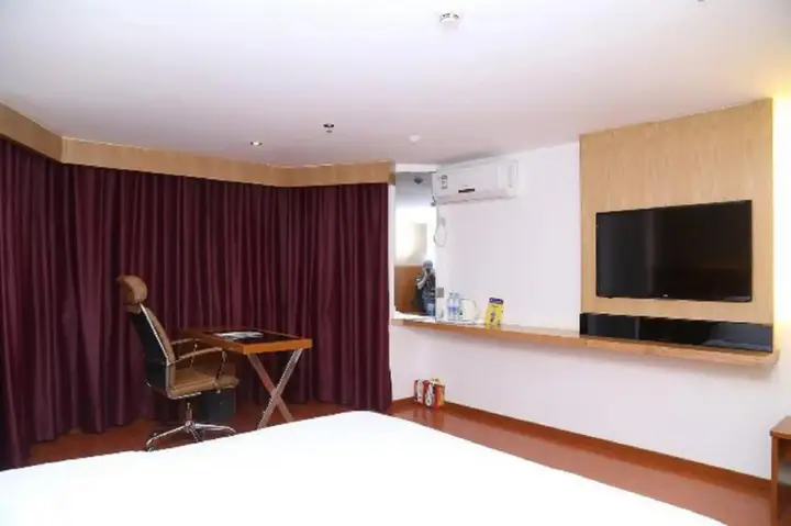 Шэньчжэнь: 7 Days Inn Shenzhen China World Trade Center Merto Station Branch