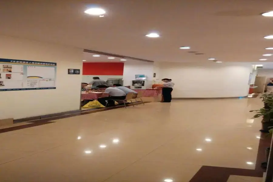Шанхай: 7 Days Inn Shanghai South Xizang Road Subway Station Branch