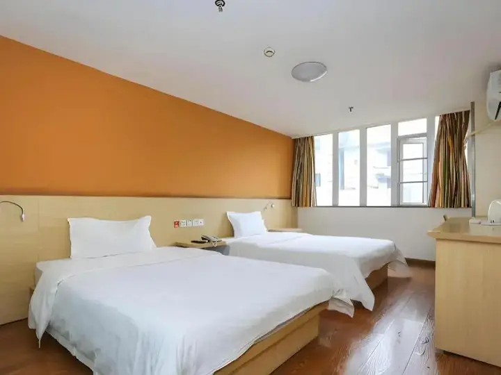 Чэнду: 7 Days Inn Chengdu North Railway Train Station Square Branch