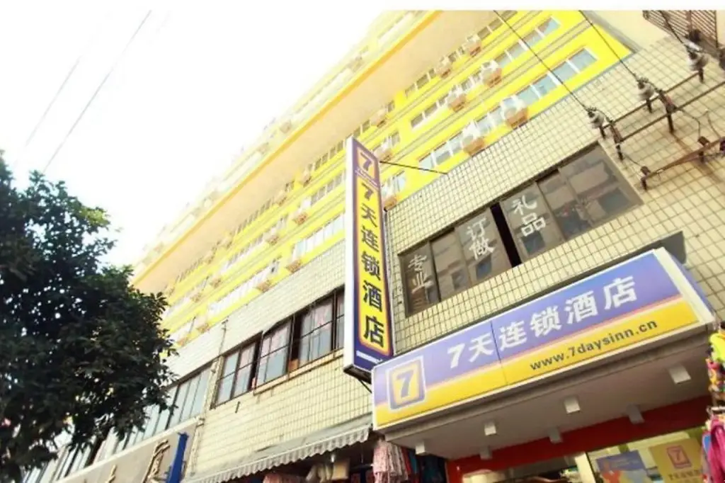 Чэнду: 7 Days Inn Chengdu North Railway Train Station Square Branch