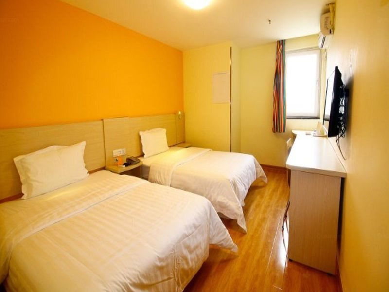Сиань: 7Days Inn Xi'an Fengcheng Road Number Four Airport Shuttle Bus Station