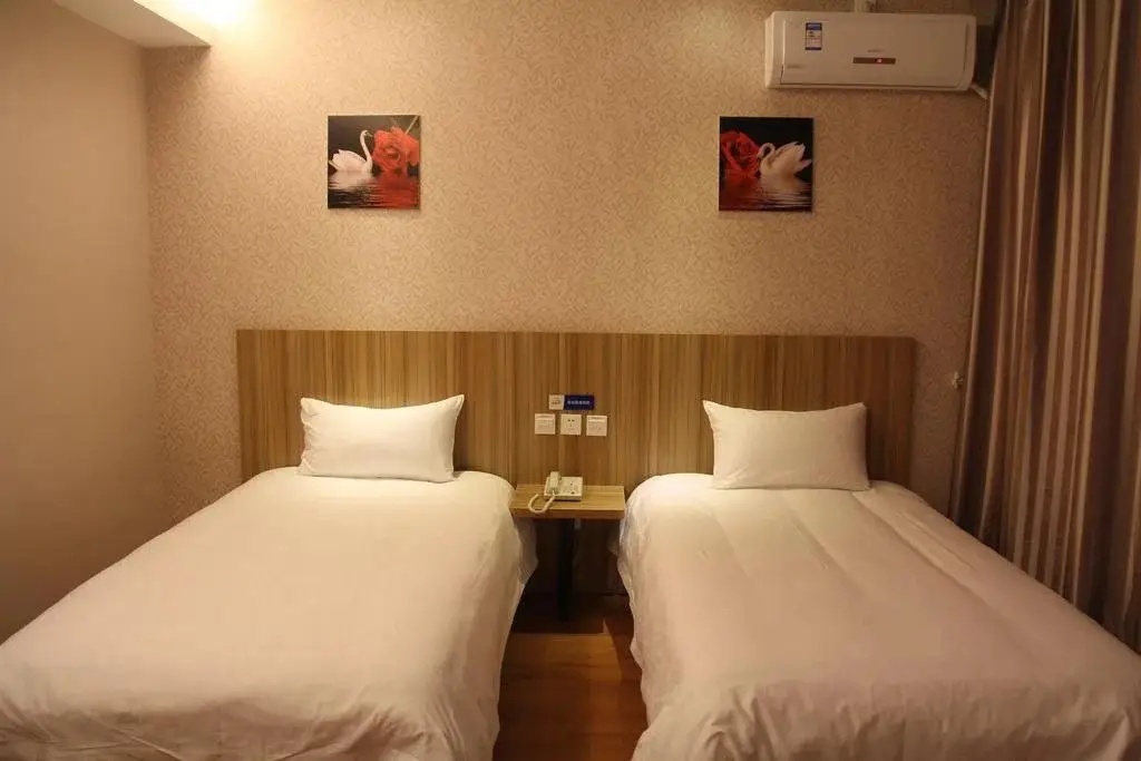 Циньхуандао: Eaka 365 Hotel Changli Railway Station