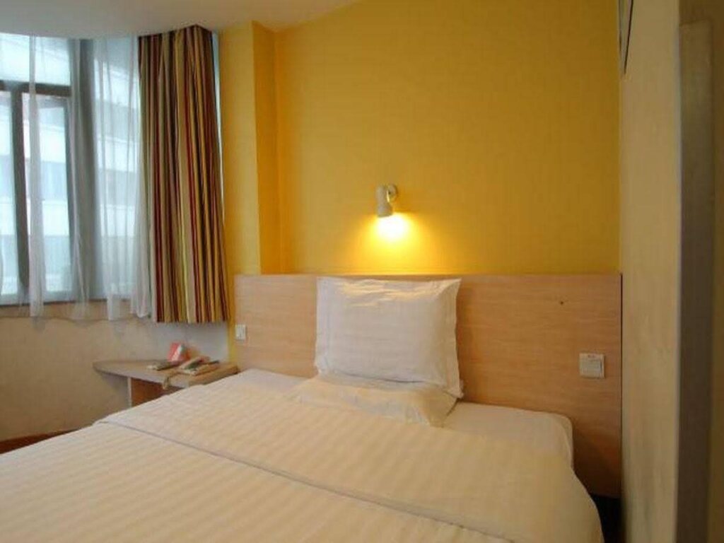 Шанхай: 7 Days Inn Shanghai Wuning Caoyang Road Subway Station Branch