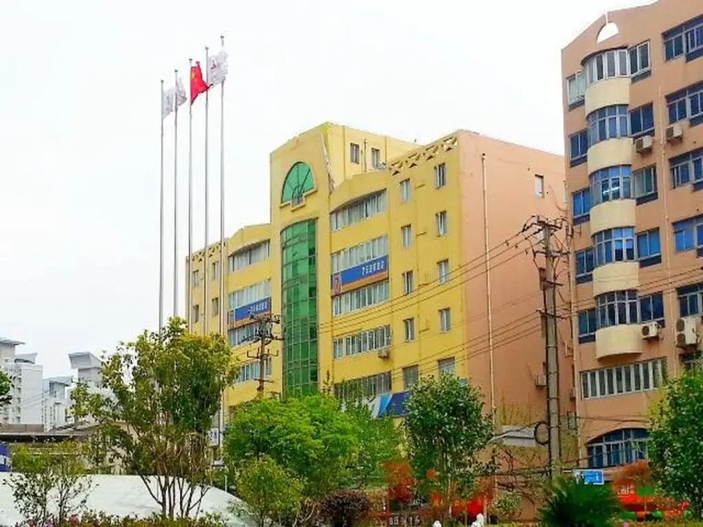 7 Days Inn Shanghai Changshou Road Subway Station PCD Store Branch — фото 1