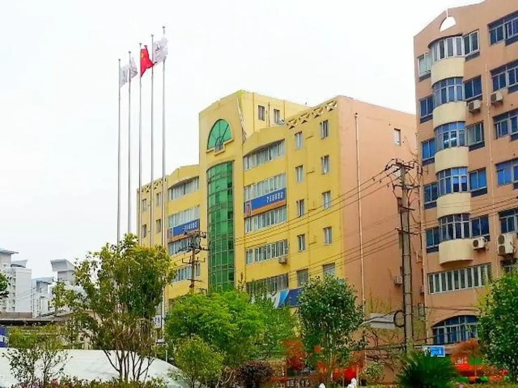 Шанхай: 7 Days Inn Shanghai Changshou Road Subway Station PCD Store Branch
