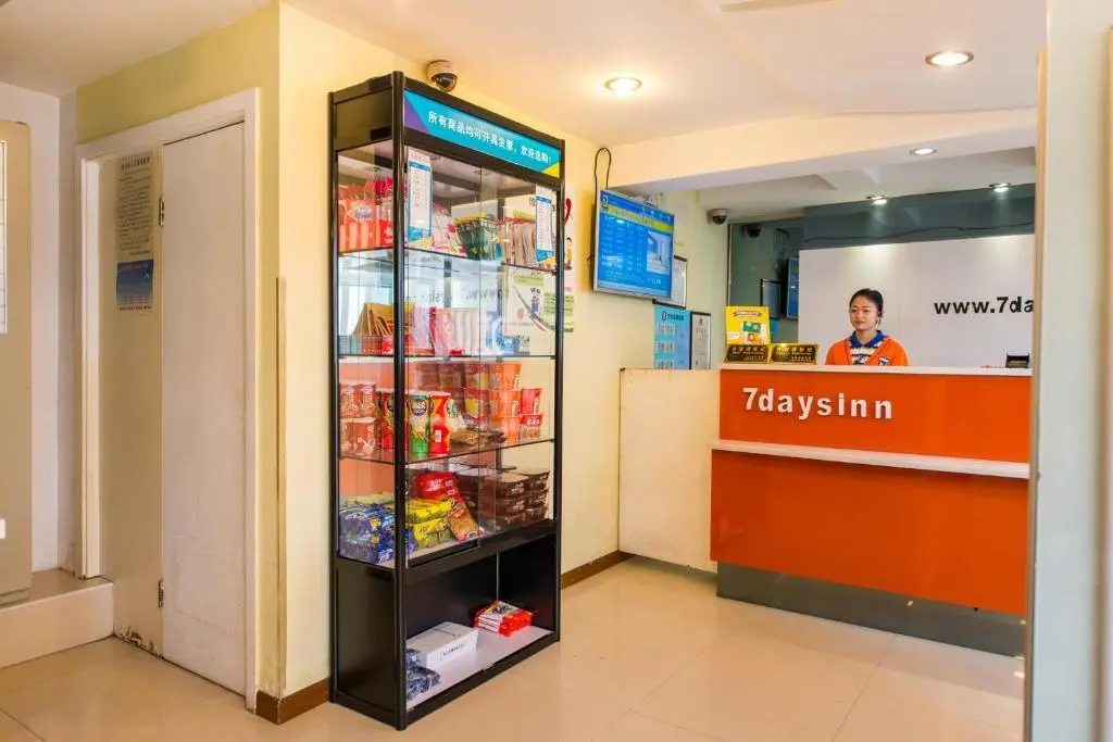 Шанхай: 7 Days Inn Shanghai Changshou Road Subway Station PCD Store Branch