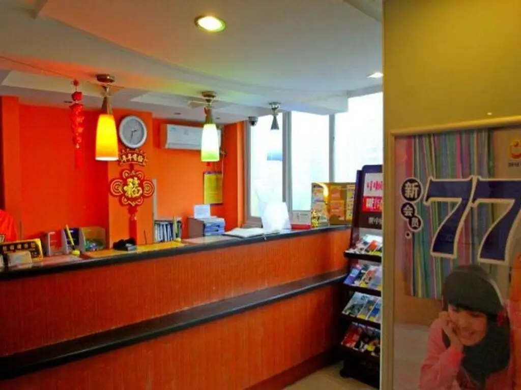 Шанхай: 7 Days Inn Shanghai Changshou Road Subway Station PCD Store Branch