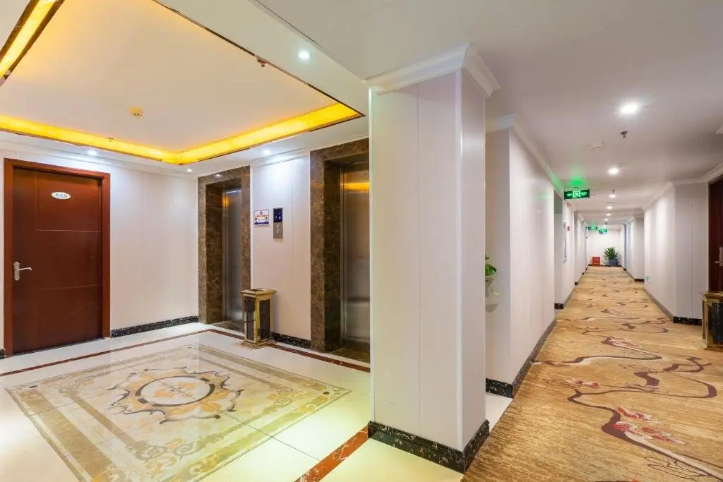 Иу: Rong Le Business Hotel