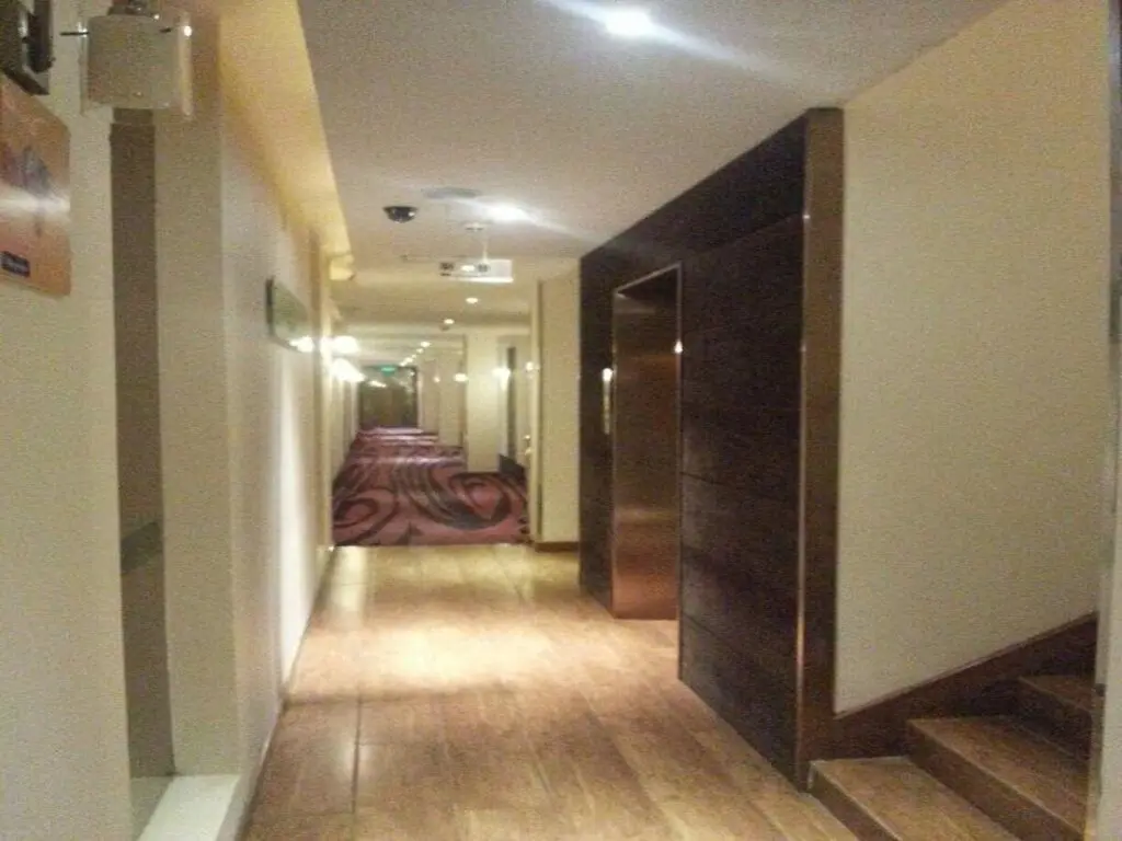 Шанхай: 7Days Inn Shanghai Baoshan Road Metro Station