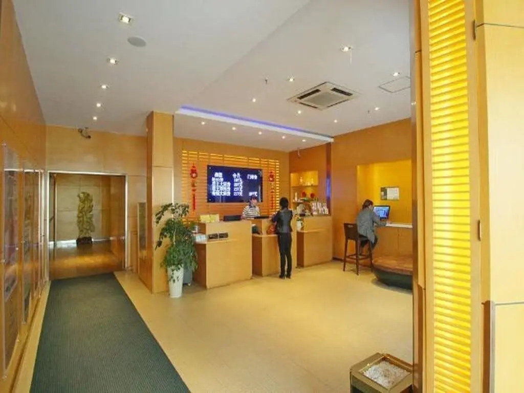 Шанхай: 7Days Inn Shanghai Baoshan Road Metro Station