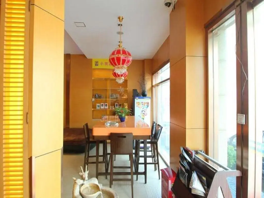 Шанхай: 7Days Inn Shanghai Baoshan Road Metro Station