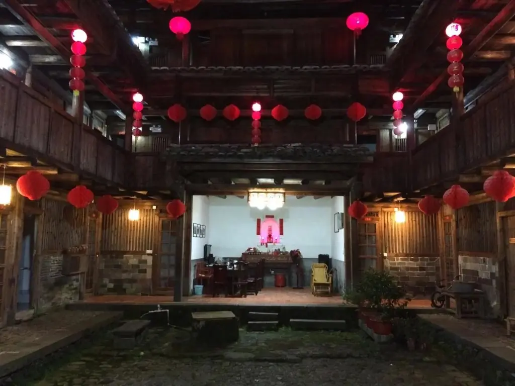 Жангжоу: Nanjing Tulou Qingdelou Inn