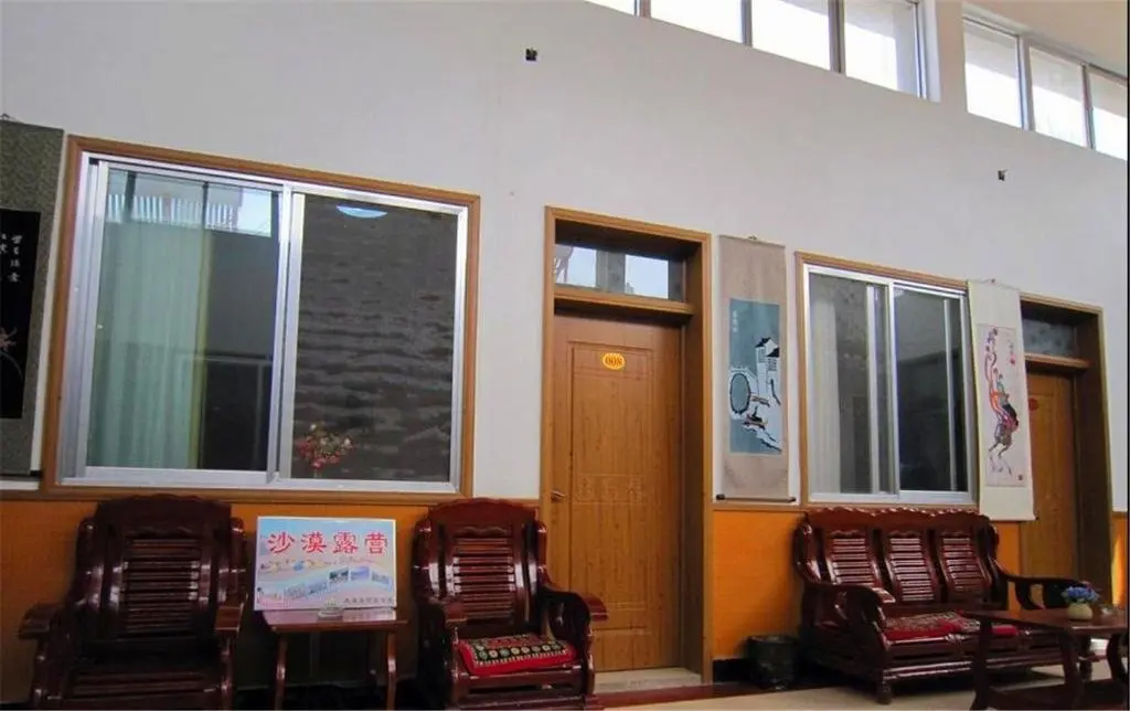 Цзюцюань: Dunhuang Family Youth Hostel