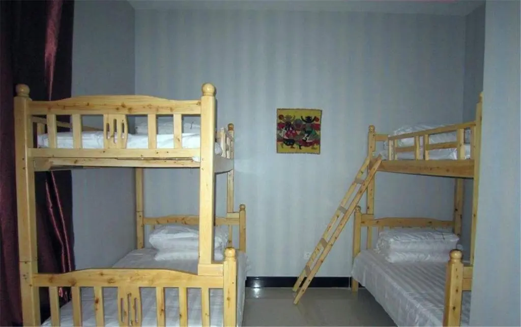 Цзюцюань: Dunhuang Family Youth Hostel