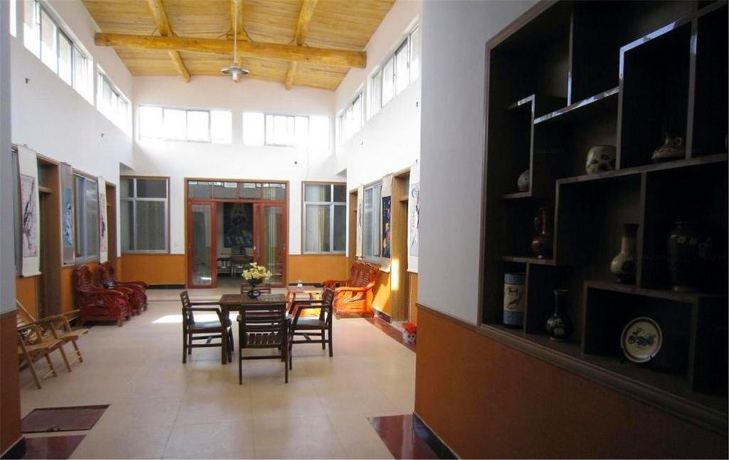 Цзюцюань: Dunhuang Family Youth Hostel