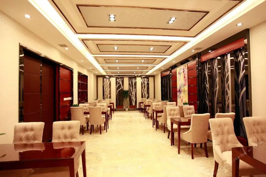 Chengdu Golden Cube Hotel — фото 1