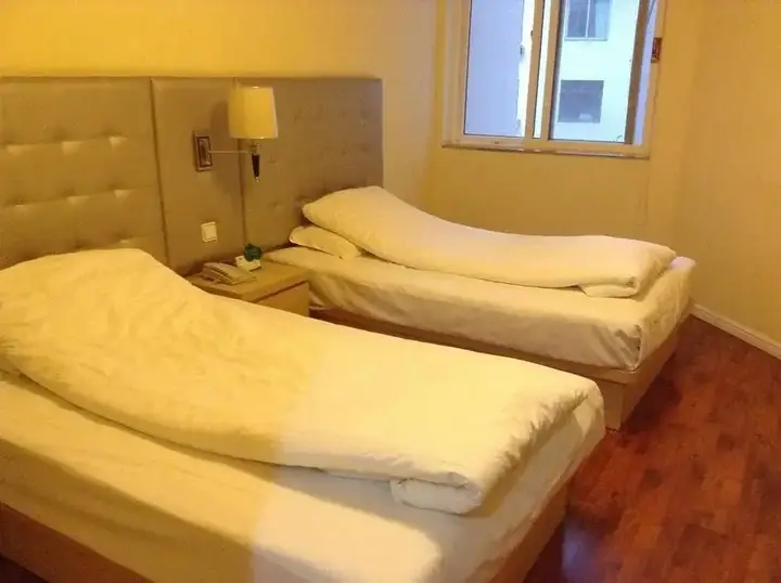 Циндао: Renjia Business Hotel - Qingdao