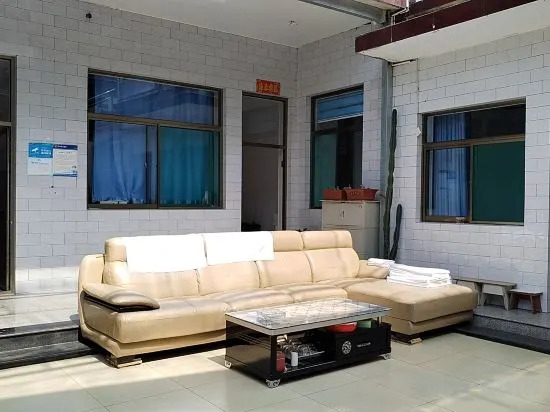 Lingshi Cave Hotel — фото 1
