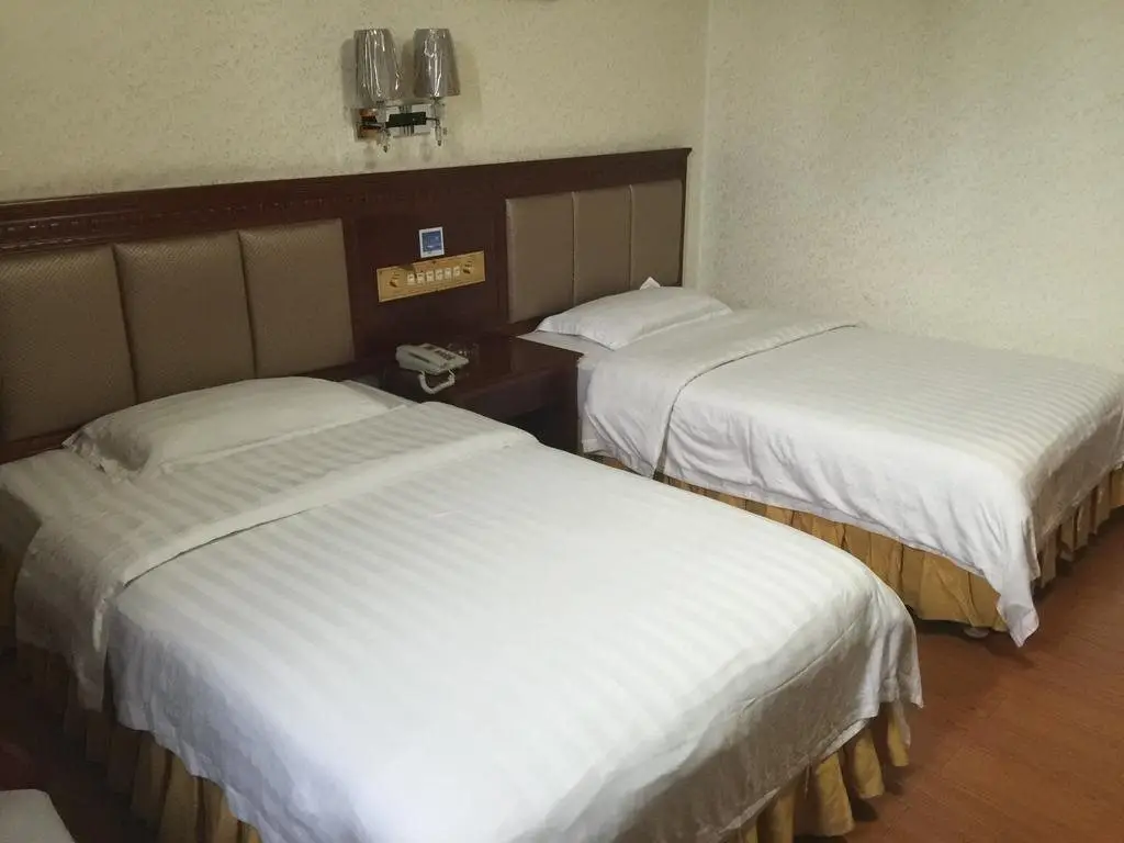 Golden Coast Hotel — фото 1