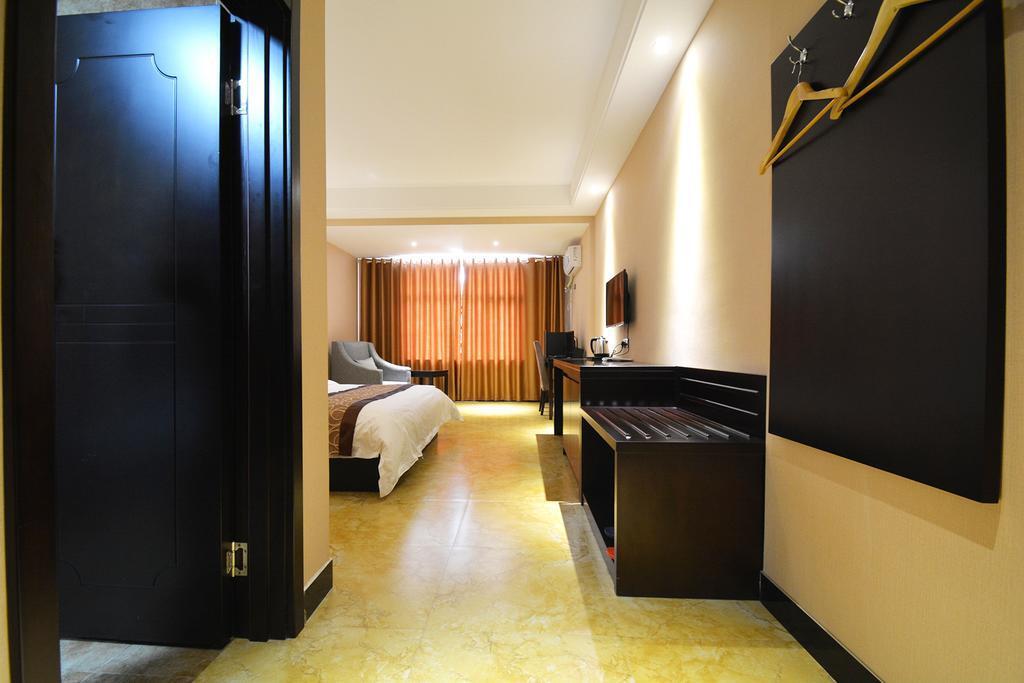 Чжэнчжоу: DengFengPuRui Hotel
