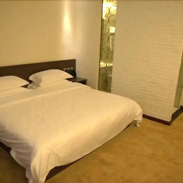 Яньтай: Prague Town Hotel
