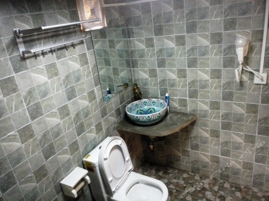 Леишан: 720 Bar Inn
