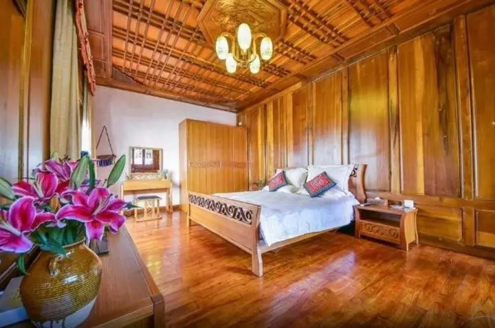 Дали: Dali Palace Hotel