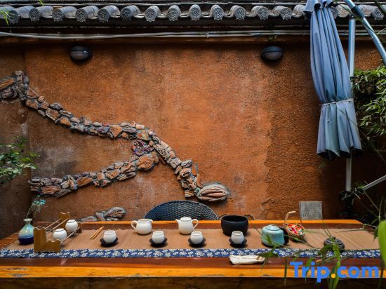 Дали: Phoenix Private Courtyard Hostel
