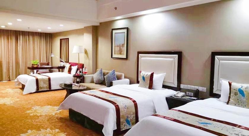 Улан-Хото: Xing'anmeng Biguiyuan Phoenix Hotel