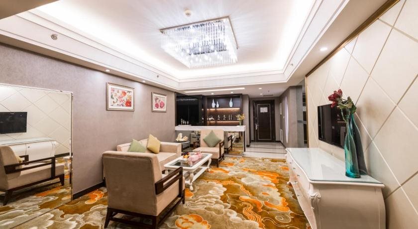 Улан-Хото: Xing'anmeng Biguiyuan Phoenix Hotel
