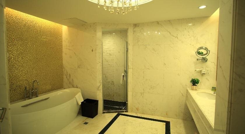 Улан-Хото: Xing'anmeng Biguiyuan Phoenix Hotel