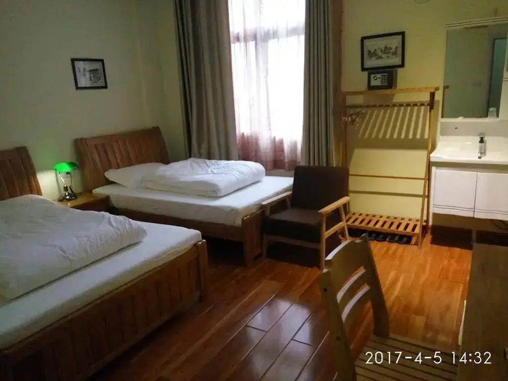 Гуйлинь: Guilin Lakeside Inn
