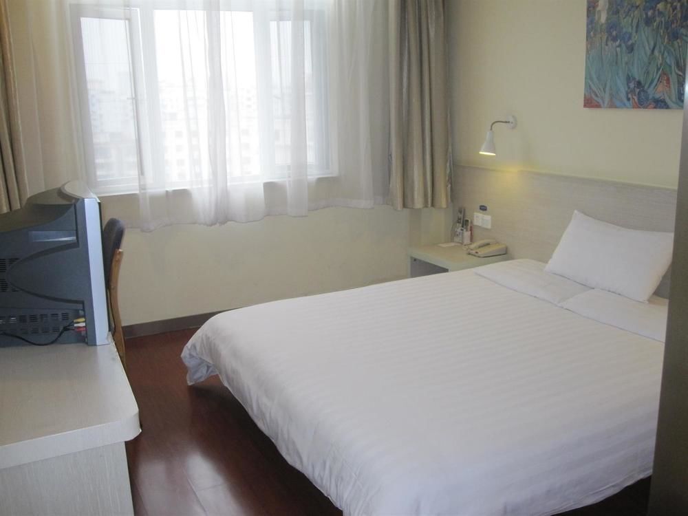 Фучжоу: Отель Hanting Hotel Fuzhou Wuyi Plaza