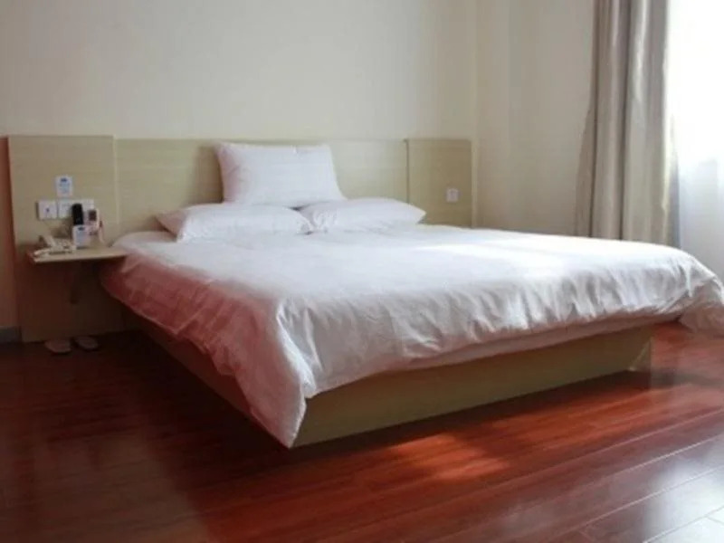Циндао: Hanting Hotel Qingdao Zhanqiao Qianhai Liqun