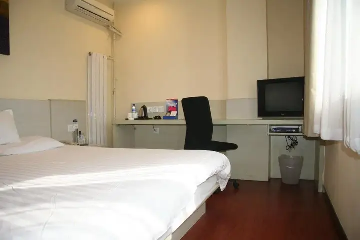 Циндао: Hanting Express Qingdao Xianggang Middle Road