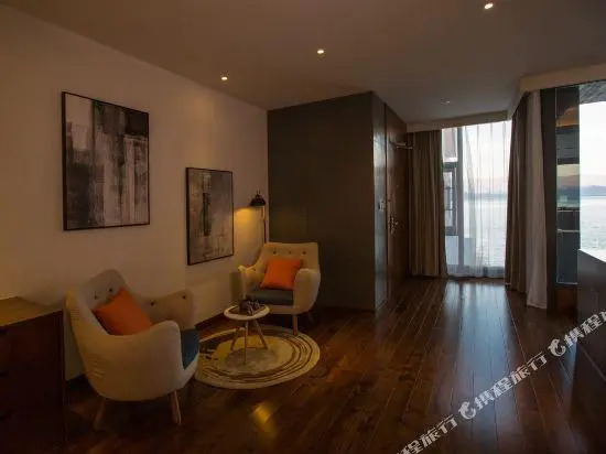 Дали: Ruiting Liuju Country House