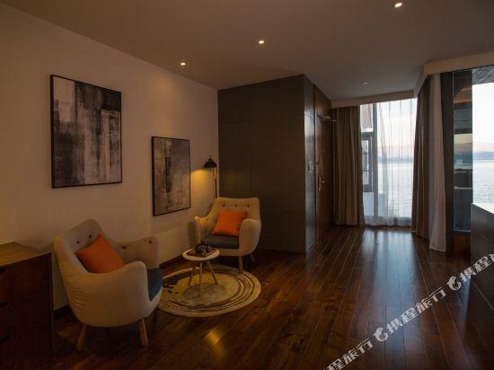 Дали: Ruiting Liuju Country House
