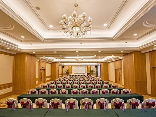 Наньпин: Vienna International Hotel Wuyishan Mountain Wuyi