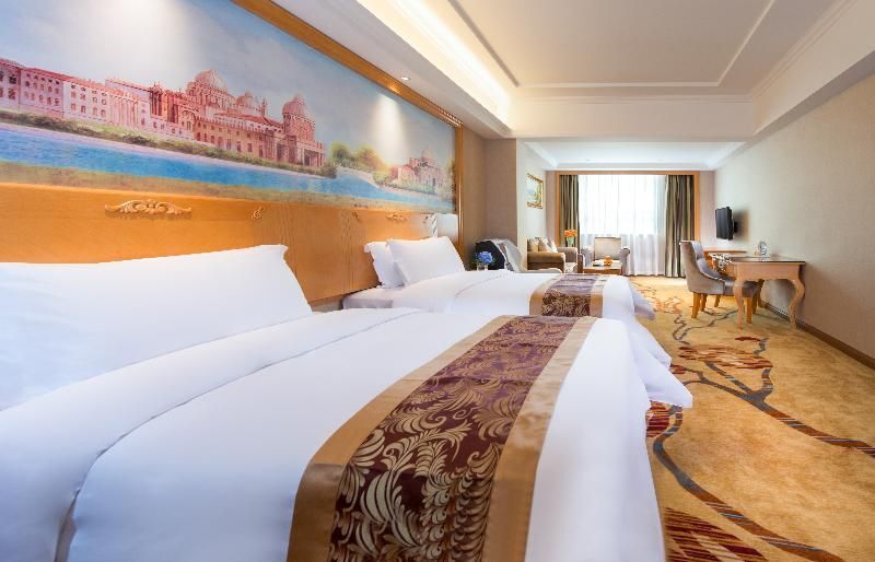 Шэньчжэнь: Vienna Hotel Shenzhen Longgang Xiashuijing Subway Station Branch