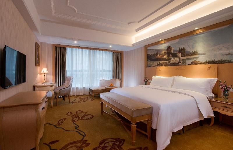 Шэньчжэнь: Vienna Hotel Shenzhen Longgang Xiashuijing Subway Station Branch
