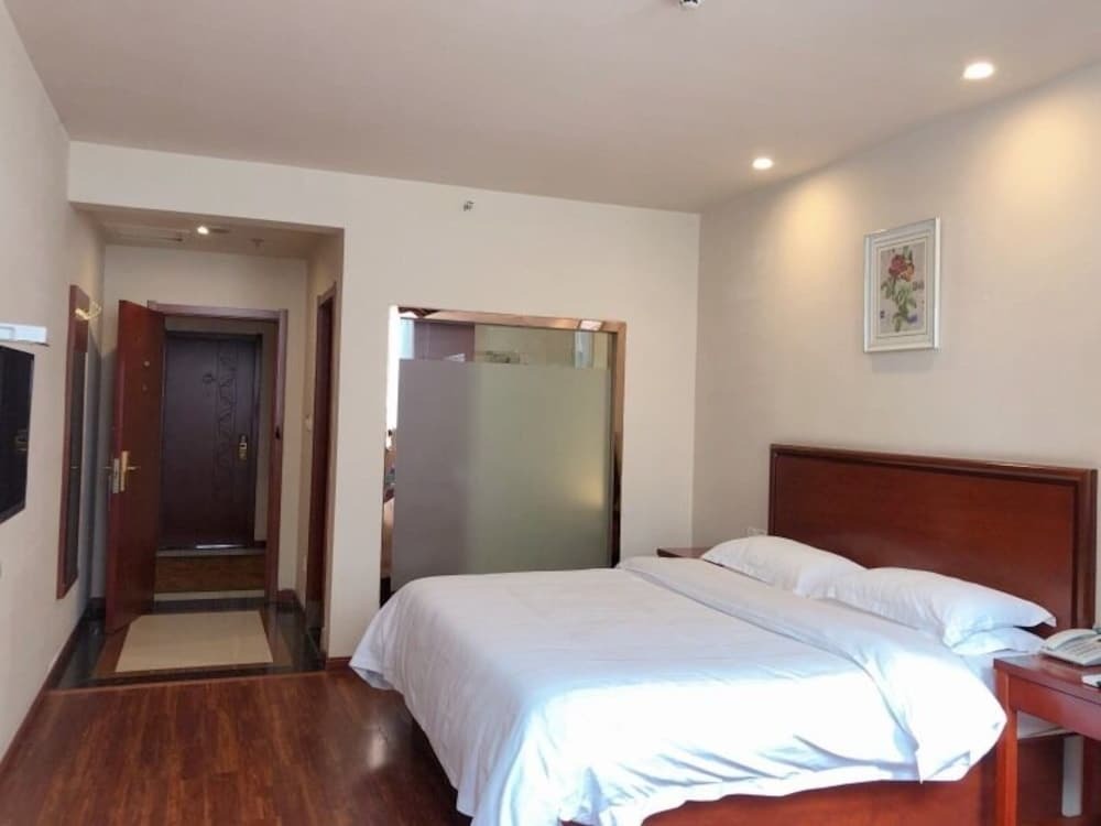 Чэнду: GreenTree Inn Chengdu Chongzhou Shiji Avenue Longteng Decorative City