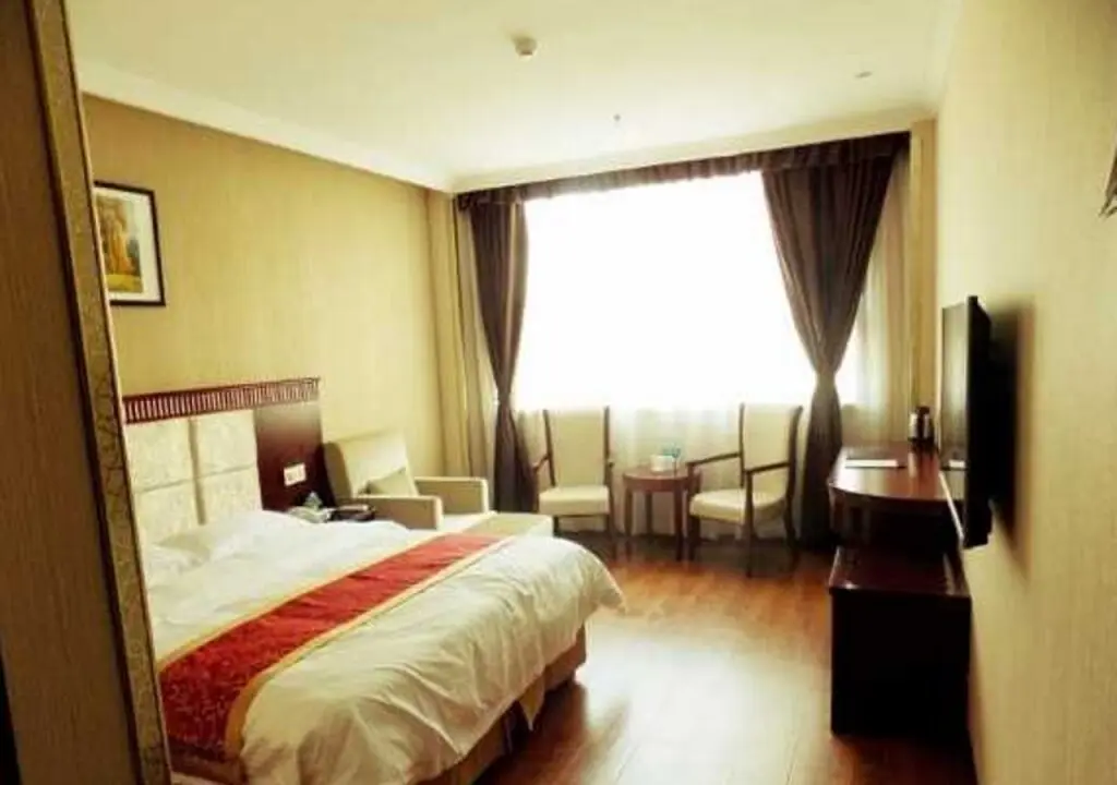 Чэндэ: GreenTree Inn Chengde Luanping Luanyang Road Xiangyuan Road Express Hotel