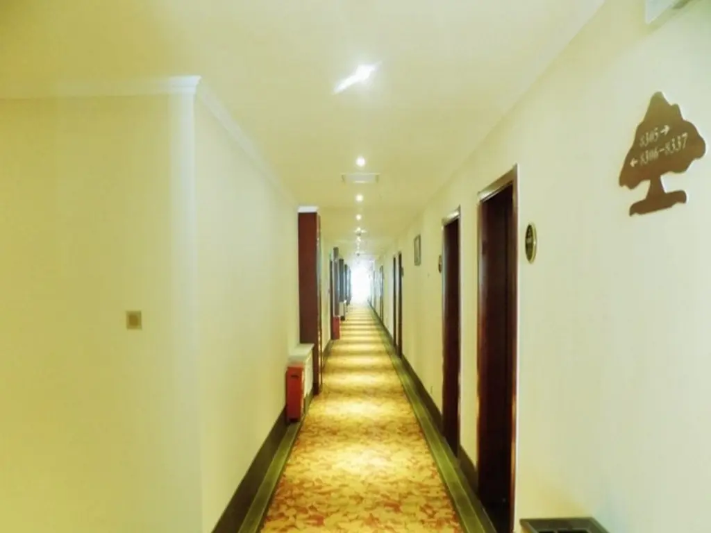 Чэндэ: GreenTree Inn Chengde Luanping Luanyang Road Xiangyuan Road Express Hotel