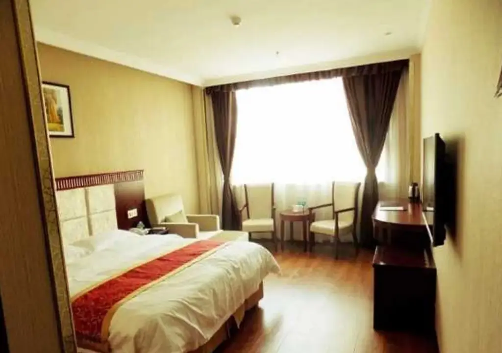 Чэндэ: GreenTree Inn Chengde Luanping Luanyang Road Xiangyuan Road Express Hotel
